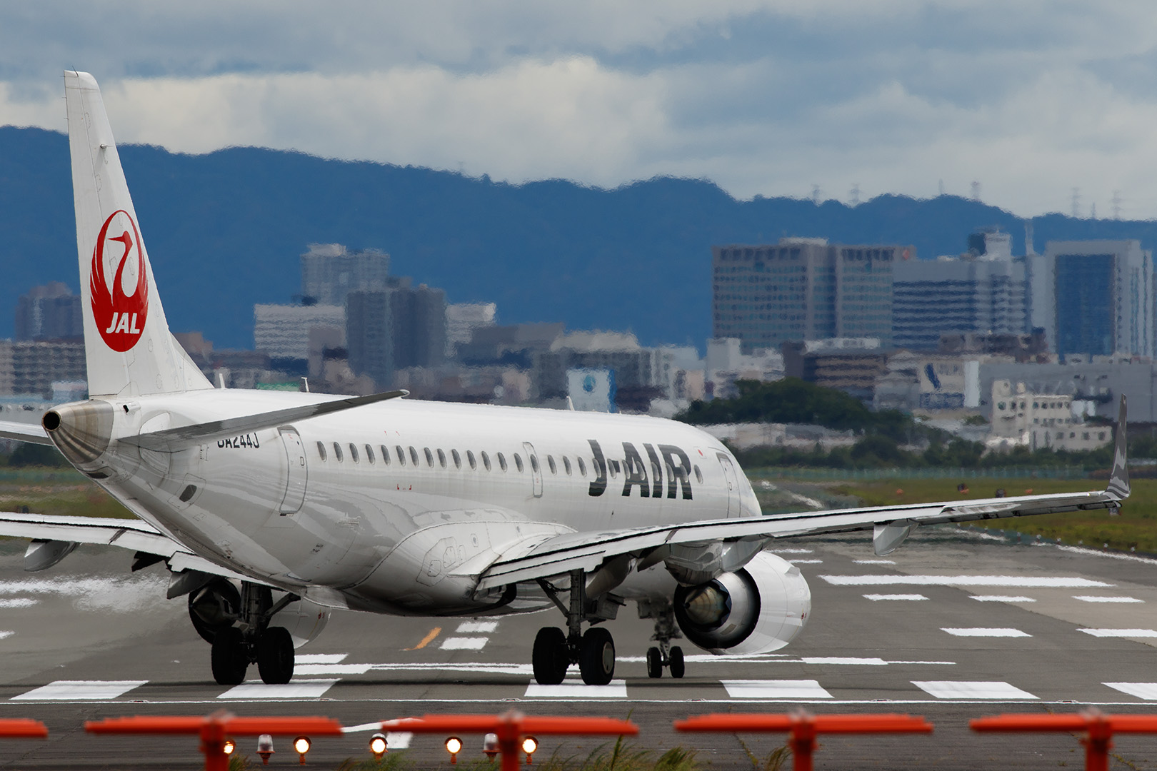 飛行機 （伊丹空港 １４）_a0003166_2314357.jpg