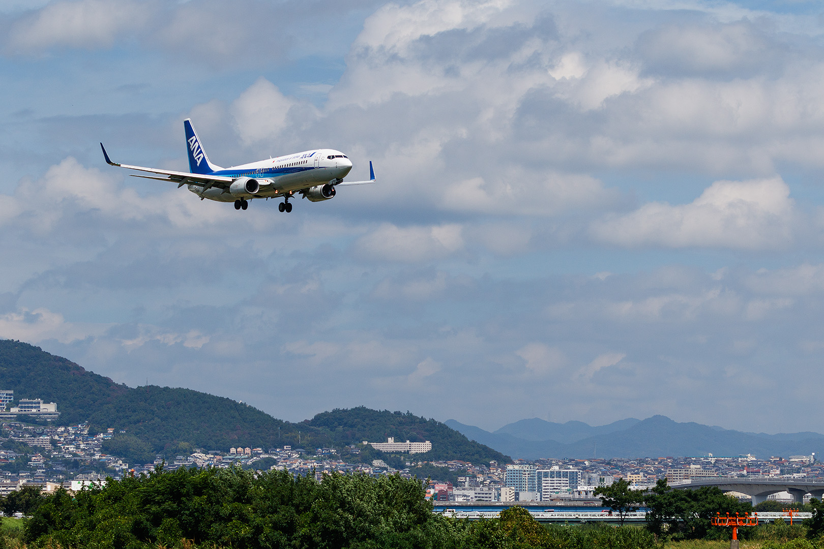 伊丹空港　１４Ｒ＆１４Ｌ　（猪名川土手、エアフロントオアシス下河原）_a0003166_23144169.jpg
