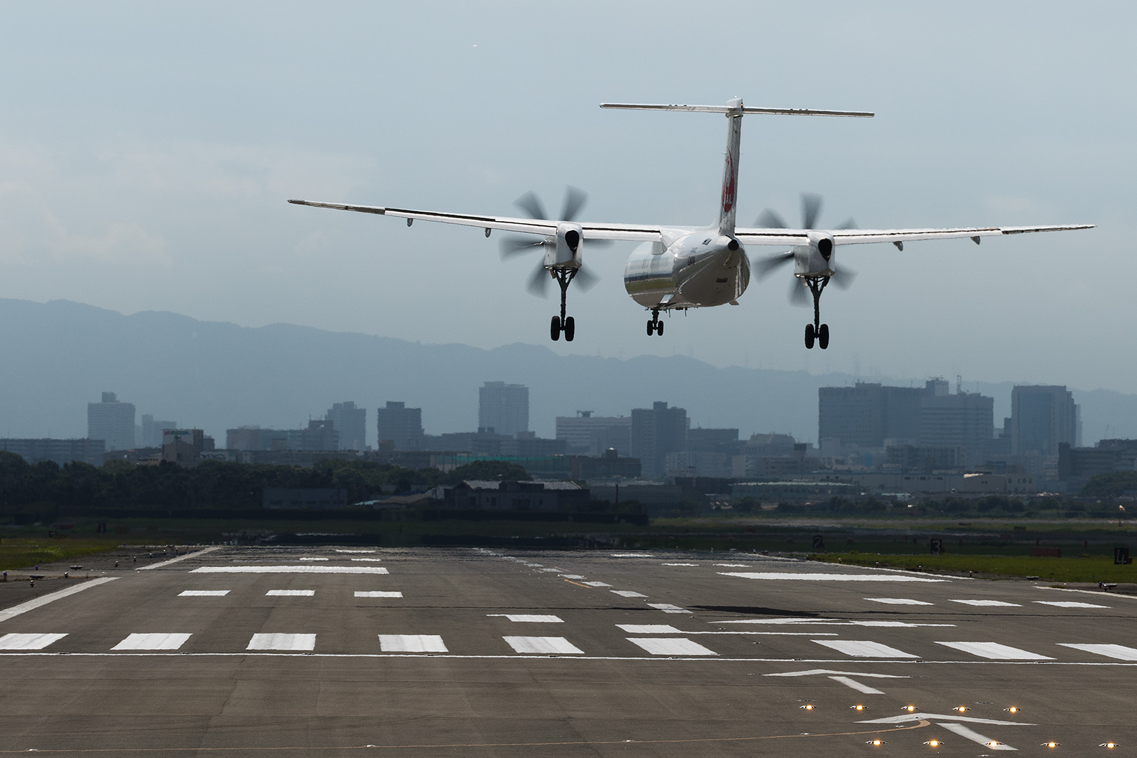 伊丹空港　１４Ｒ＆１４Ｌ　（猪名川土手、エアフロントオアシス下河原）_a0003166_23144288.jpg
