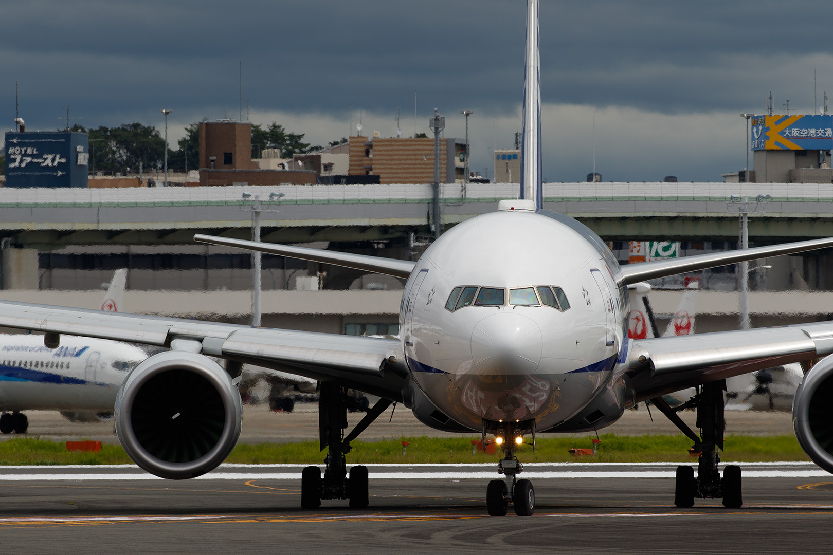 飛行機 （伊丹空港 １４）_a0003166_2314436.jpg