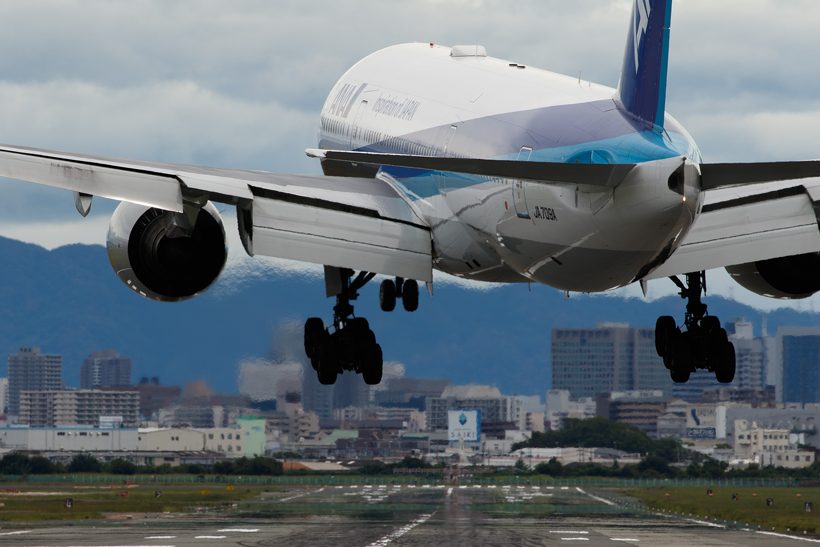 飛行機 （伊丹空港 １４）_a0003166_2314447.jpg
