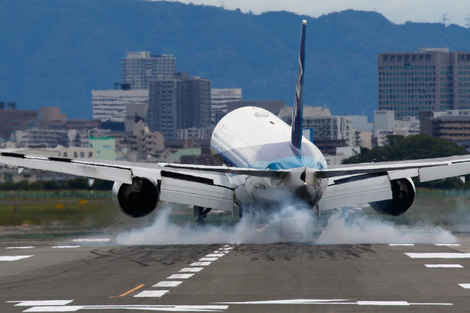 飛行機 （伊丹空港 １４）_a0003166_2314450.jpg