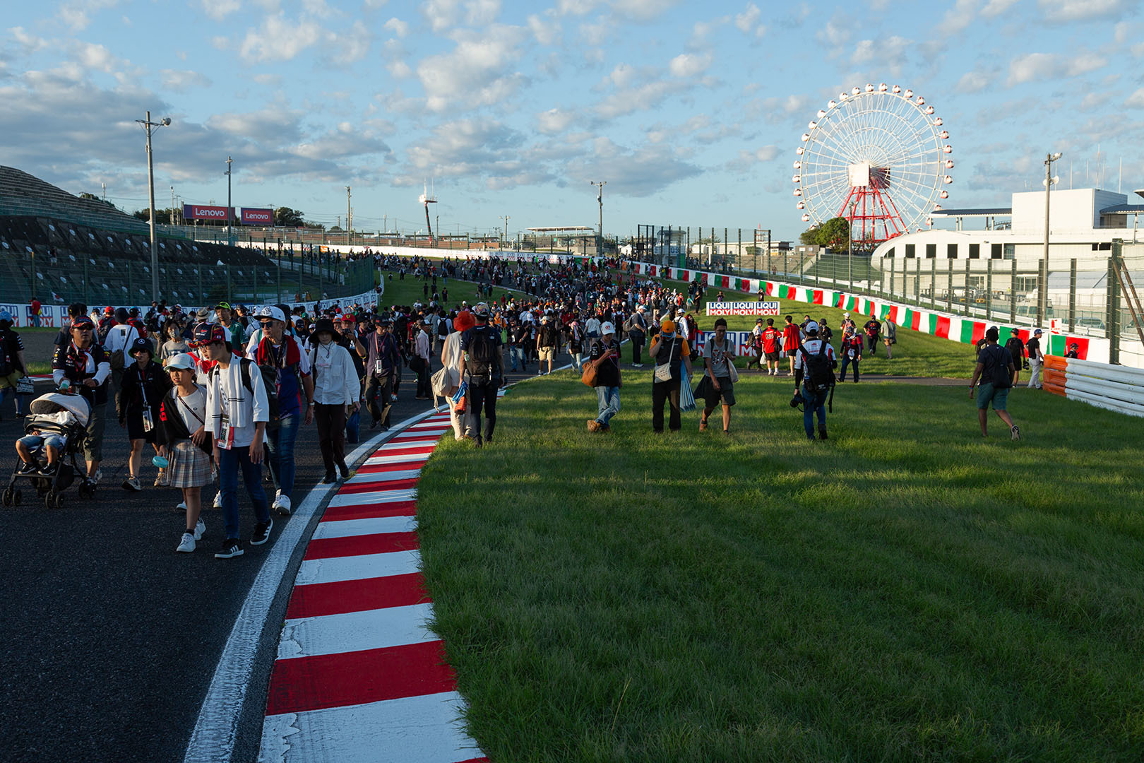 鈴鹿サーキット（F1決勝後など）_a0003166_23194924.jpg