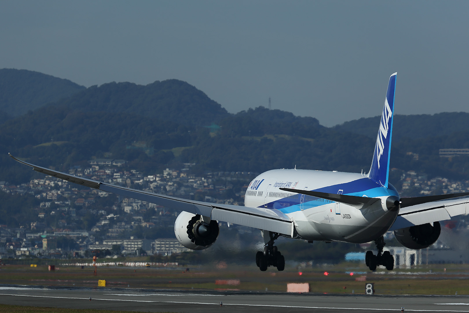 787-9 （伊丹空港）_a0003166_23203655.jpg