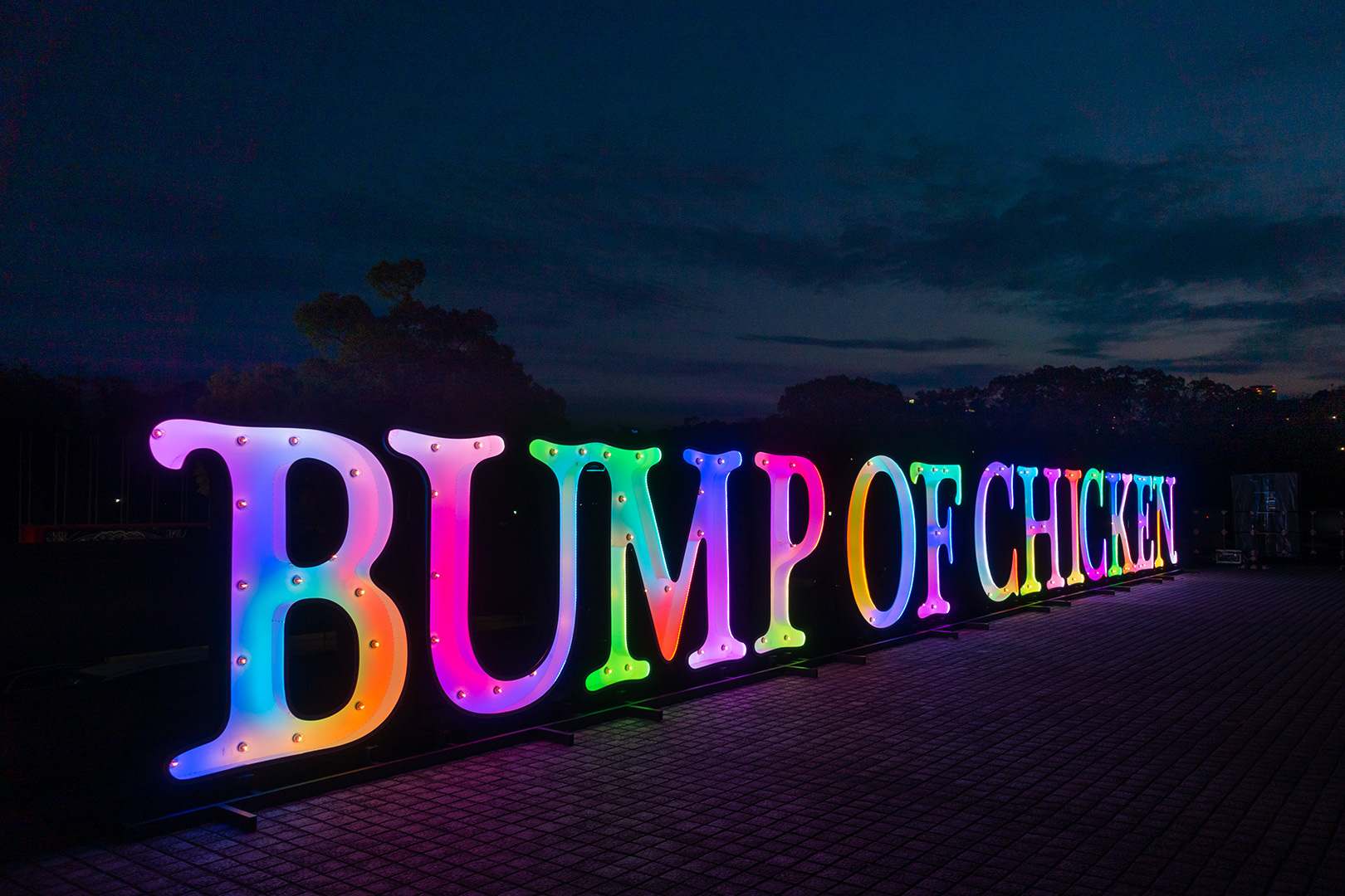 BUMP OF CHICKEN のトラック_a0003166_23375267.jpg
