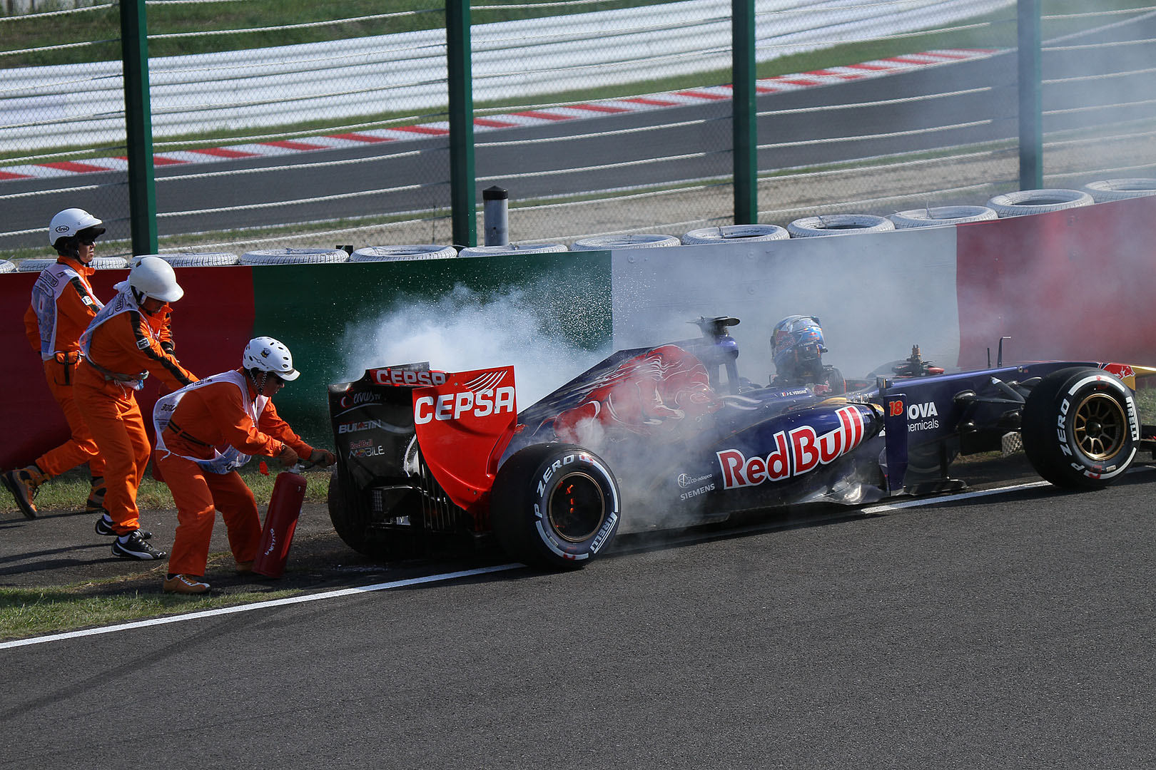 Ｆ１ セーフティーカーなど_a0003166_23381979.jpg