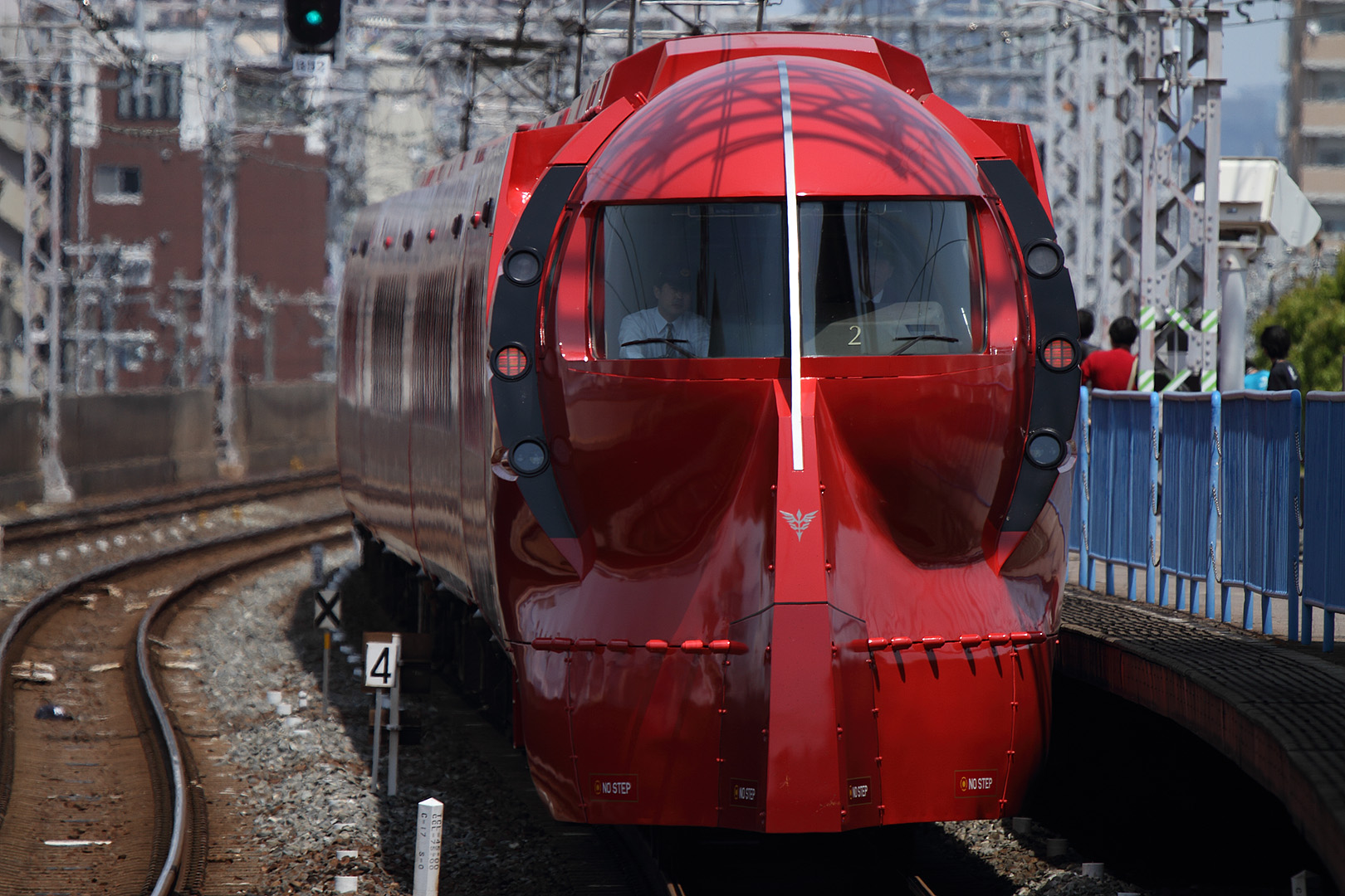南海電鉄 特急ラピート 青＆赤（ネオ・ジオンバージョン）　（粉浜駅）_a0003166_2340077.jpg