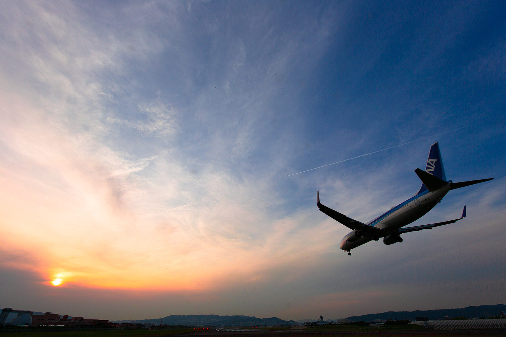 飛行機 夕焼け（伊丹空港 千里川）_a0003166_23431475.jpg