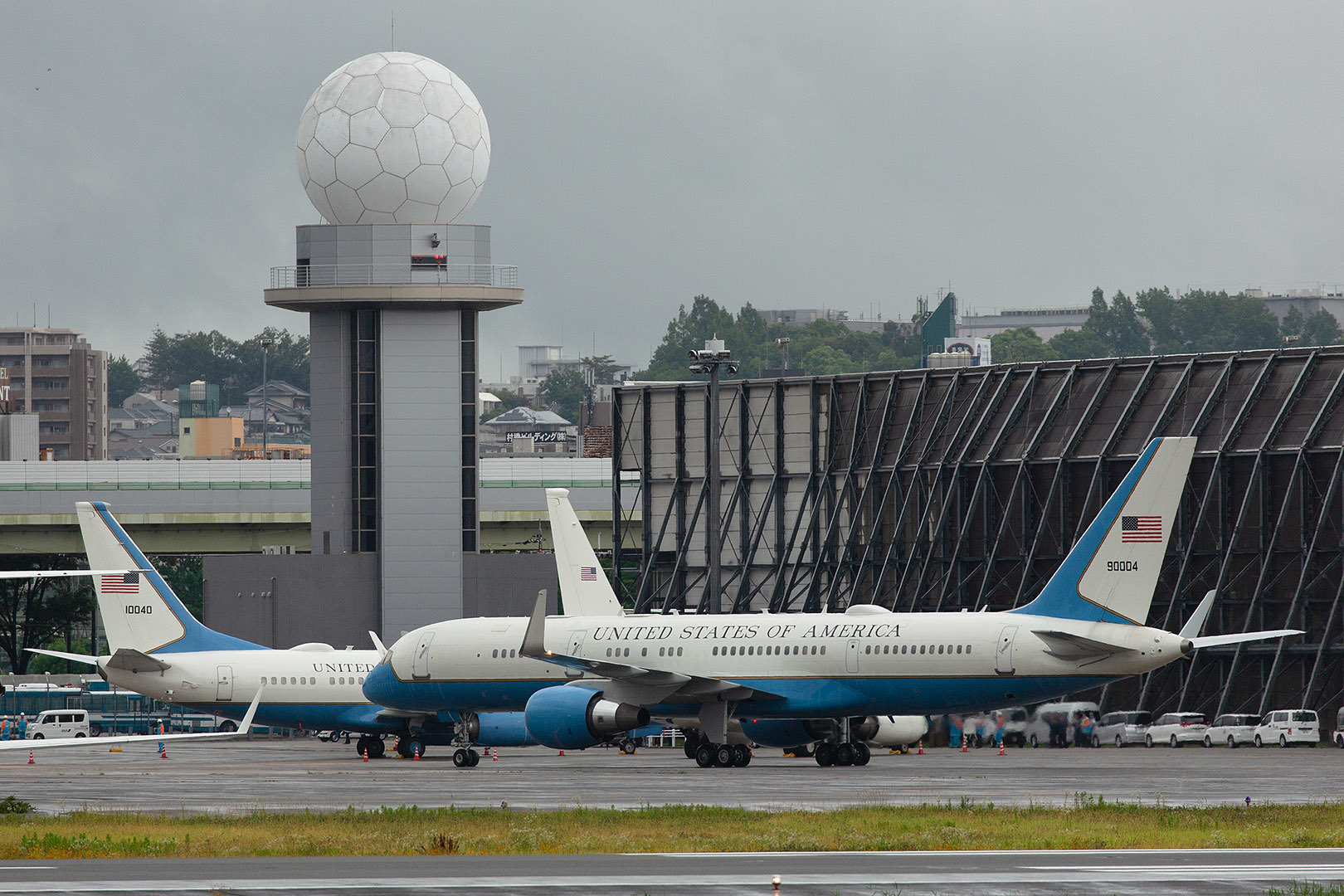 アメリカ空軍 C-32A（伊丹空港 猪名川堤防）_a0003166_23462641.jpg