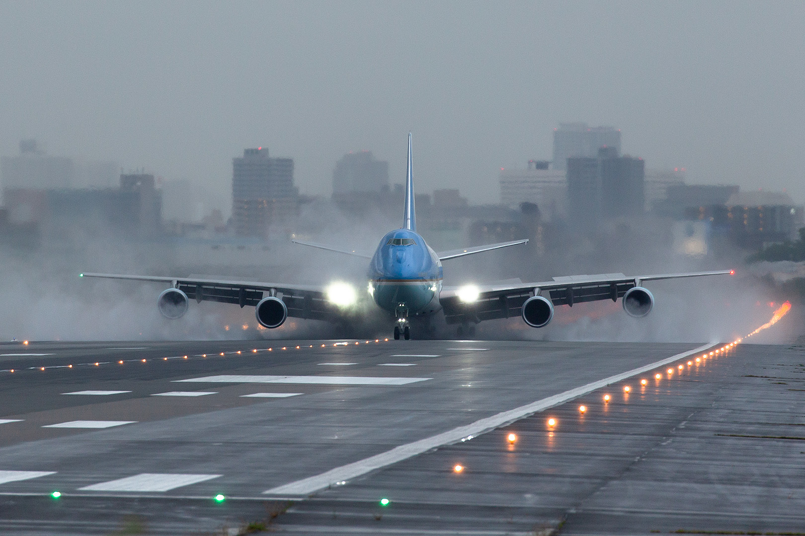 アメリカ大統領専用機 VC-25 エアフォースワン （伊丹空港　猪名川堤防）_a0003166_23500350.jpg