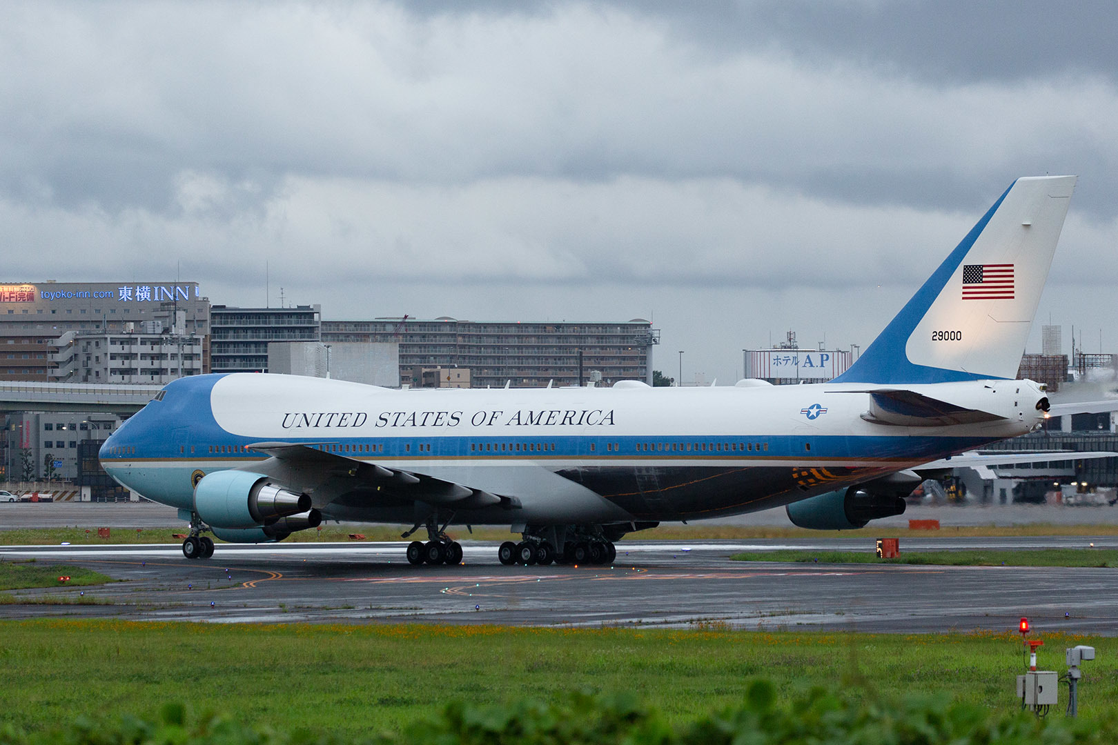アメリカ大統領専用機 VC-25 エアフォースワン （伊丹空港　猪名川堤防）_a0003166_23500435.jpg
