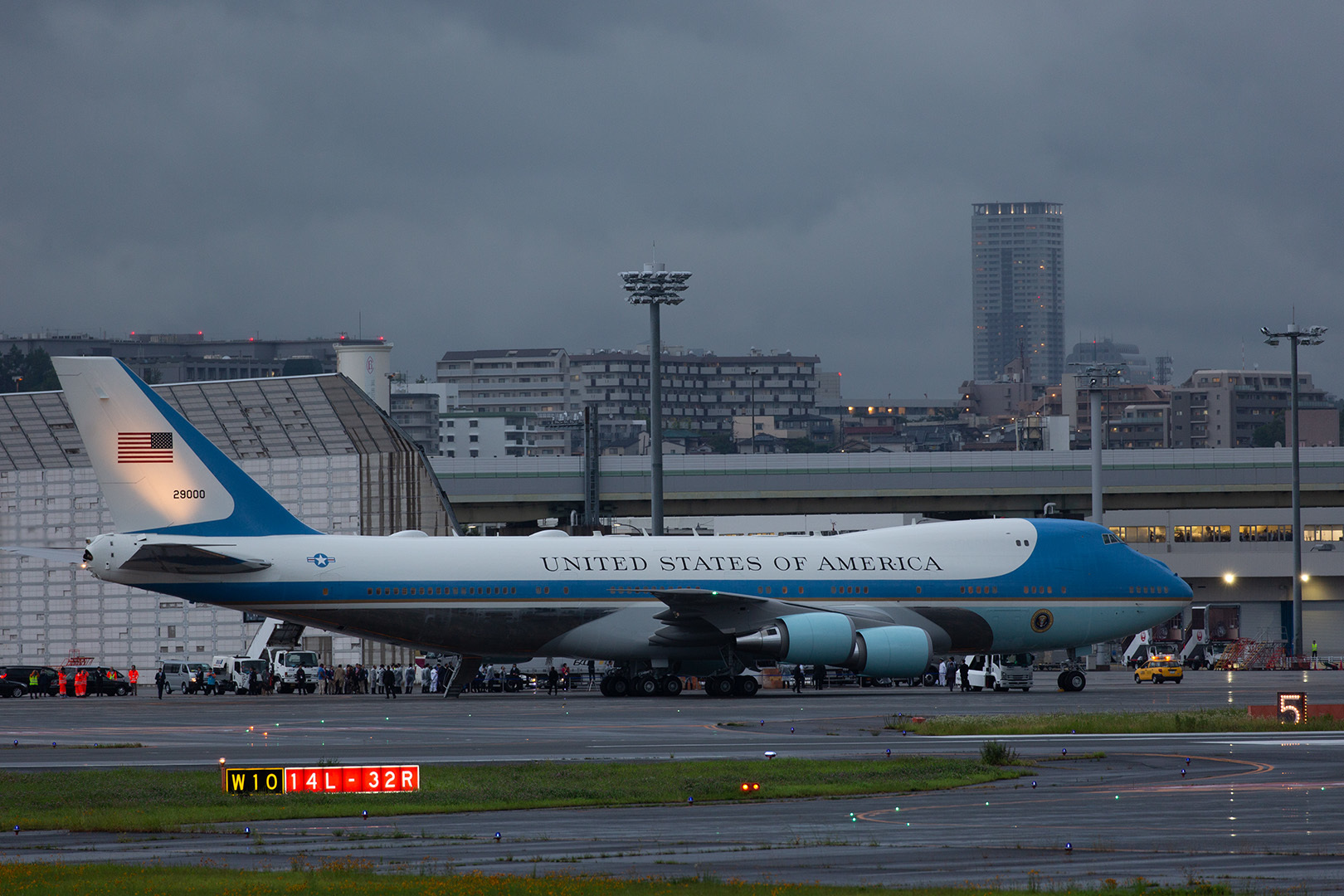 アメリカ大統領専用機 VC-25 エアフォースワン （伊丹空港　猪名川堤防）_a0003166_23500463.jpg