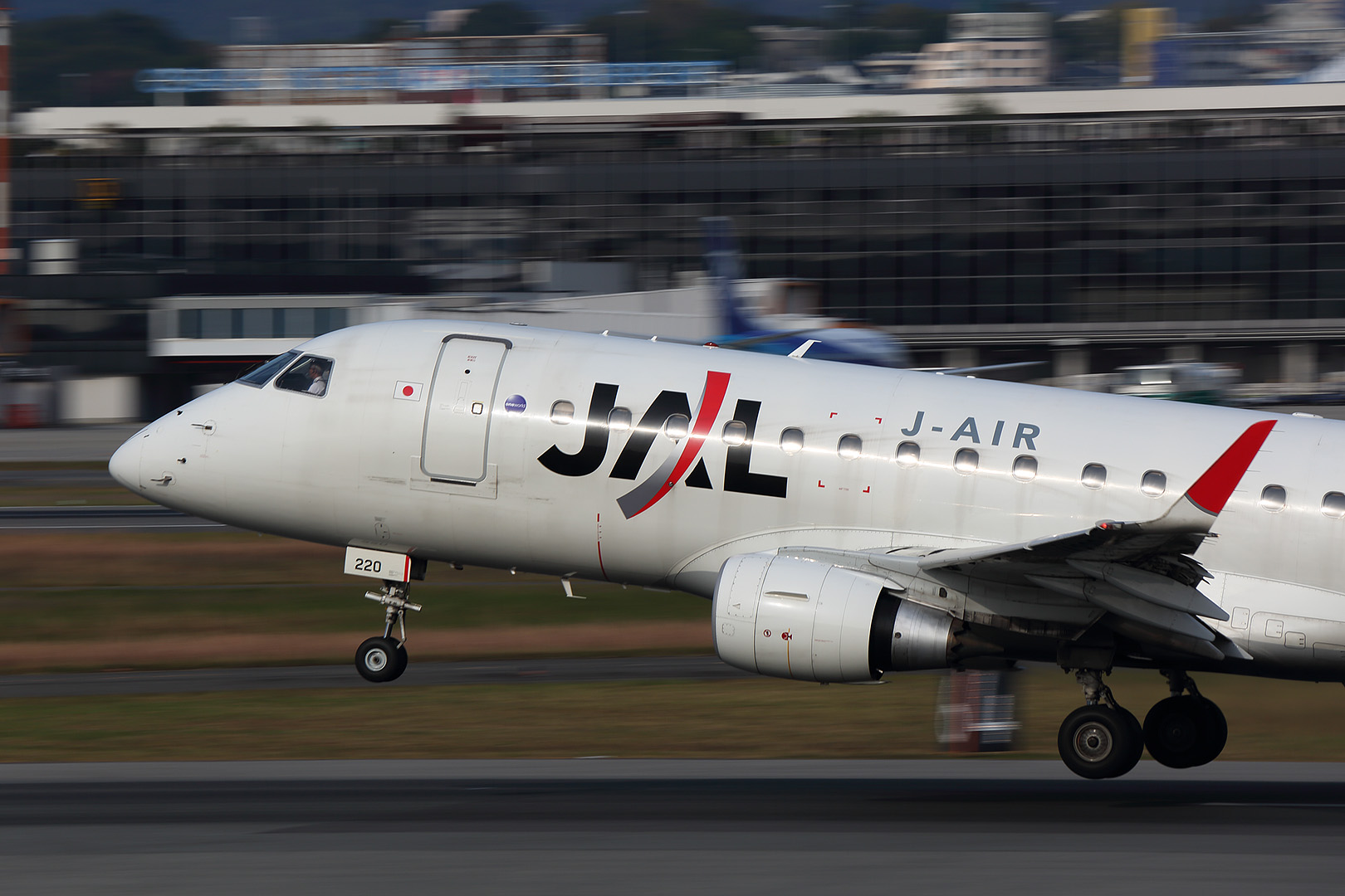 飛行機 （伊丹空港）_a0003166_2353264.jpg