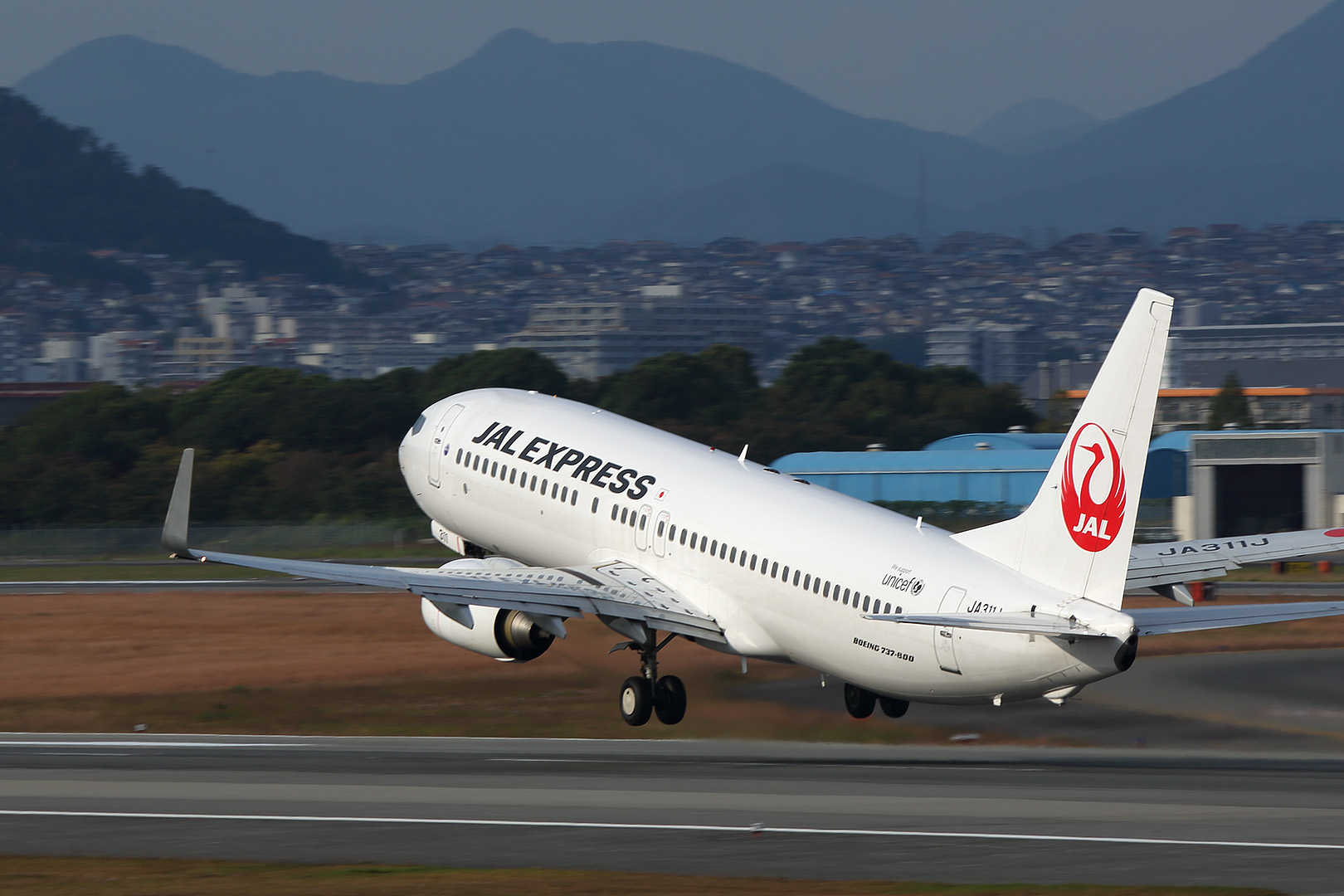 飛行機 （伊丹空港）_a0003166_23532793.jpg