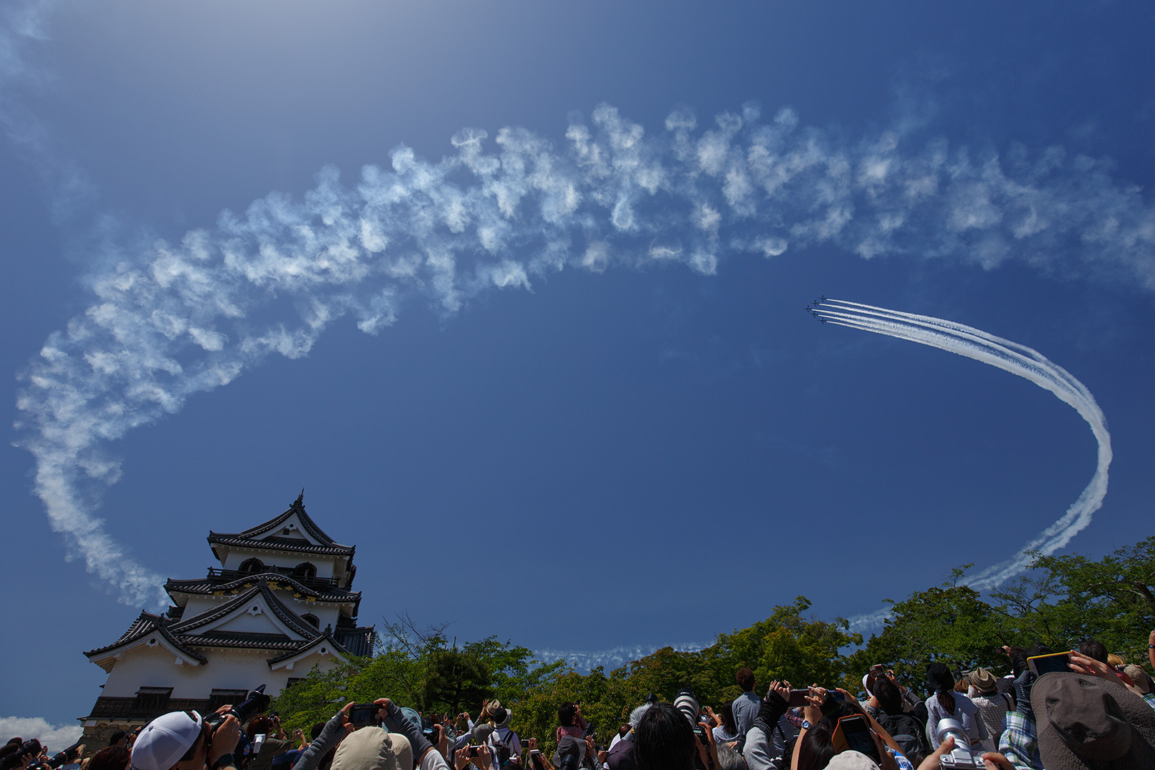 彦根城築城410年祭　ブルーインパルス_a0003166_23547100.jpg