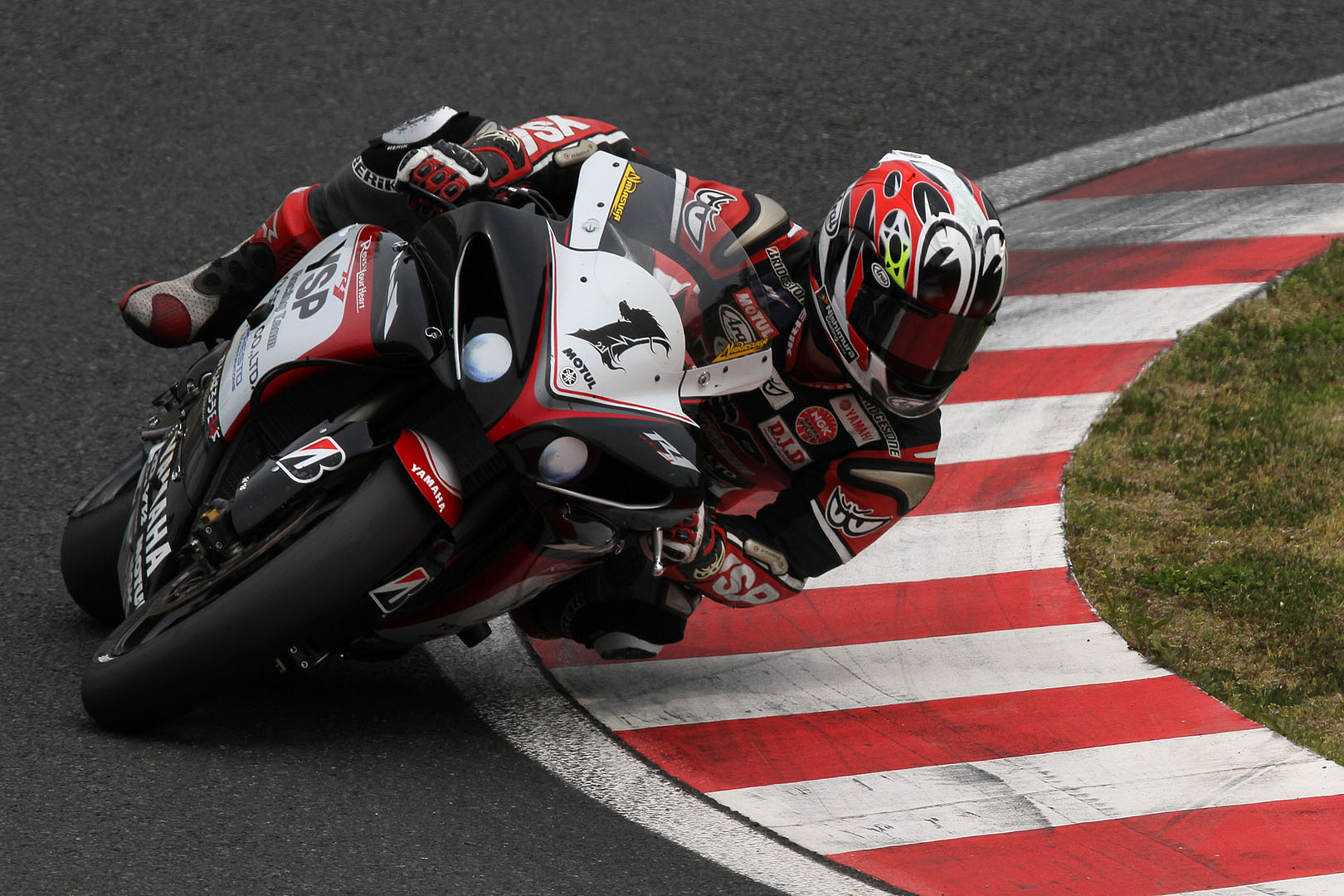 鈴鹿２＆４レース　スーパーフォーミュラ、ＪＳＢ１０００　（ヘアピン）_a0003166_23571768.jpg
