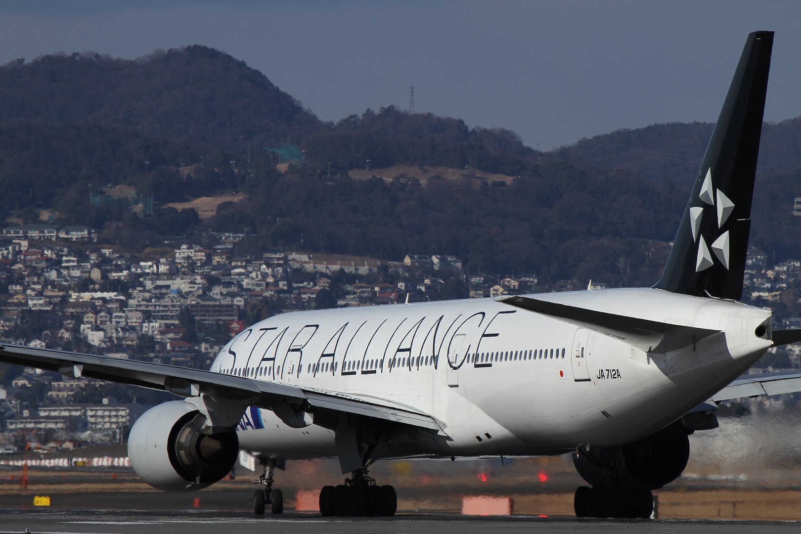 飛行機 B777 B787 （伊丹空港 千里川）_a0003166_236786.jpg